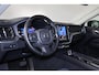 Volvo XC60 T6 Recharge AWD Core Bright - Panorama/schuifdak - IntelliSafe Assist & Surround - Adaptieve LED koplampen - Parkeercamera achter - Verwarmde voorstoelen, stuur & achterbank - Parkeersensoren voor & achter - Draadloze tel. lader - Extra getint glas - Inklapbare trekhaak - 18' LMV