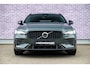 Volvo V60 2.0 T6 Plug-in hybrid AWD Ultra Dark | Adaptive Cruise Control | Head Up Display | 360 Camera | Schuif -/ Kanteldak | 19 Inch | Sportstoelen | Harman Kardon Audio | Memory | Adaptieve Koplampen |