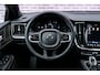 Volvo V60 2.0 T6 Plug-in hybrid AWD Ultra Dark | Adaptive Cruise Control | Head Up Display | 360 Camera | Schuif -/ Kanteldak | 19 Inch | Sportstoelen | Harman Kardon Audio | Memory | Adaptieve Koplampen |