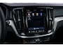 Volvo V60 2.0 T6 Plug-in hybrid AWD Ultra Dark | Adaptive Cruise Control | Head Up Display | 360 Camera | Schuif -/ Kanteldak | 19 Inch | Sportstoelen | Harman Kardon Audio | Memory | Adaptieve Koplampen |