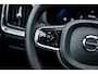 Volvo V60 2.0 T6 Plug-in hybrid AWD Ultra Dark | Adaptive Cruise Control | Head Up Display | 360 Camera | Schuif -/ Kanteldak | 19 Inch | Sportstoelen | Harman Kardon Audio | Memory | Adaptieve Koplampen |