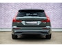 Volvo V60 2.0 T6 Plug-in hybrid AWD Ultra Dark | Adaptive Cruise Control | Head Up Display | 360 Camera | Schuif -/ Kanteldak | 19 Inch | Sportstoelen | Harman Kardon Audio | Memory | Adaptieve Koplampen |
