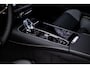 Volvo V60 2.0 T6 Plug-in hybrid AWD Ultra Dark | Adaptive Cruise Control | Head Up Display | 360 Camera | Schuif -/ Kanteldak | 19 Inch | Sportstoelen | Harman Kardon Audio | Memory | Adaptieve Koplampen |