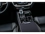 Volvo V60 2.0 T6 Plug-in hybrid AWD Ultra Dark | Adaptive Cruise Control | Head Up Display | 360 Camera | Schuif -/ Kanteldak | 19 Inch | Sportstoelen | Harman Kardon Audio | Memory | Adaptieve Koplampen |