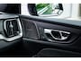 Volvo V60 2.0 T6 Plug-in hybrid AWD Ultra Dark | Adaptive Cruise Control | Head Up Display | 360 Camera | Schuif -/ Kanteldak | 19 Inch | Sportstoelen | Harman Kardon Audio | Memory | Adaptieve Koplampen |