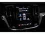 Volvo V60 2.0 T6 Plug-in hybrid AWD Ultra Dark | Black Edition | Adaptive Cruise Control | Head Up Display | 360 Camera | Schuif -/ Kanteldak | 19 Inch | Sportstoelen | Harman Kardon Audio | Memory | Adaptieve Koplampen |