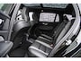 Volvo V60 2.0 T6 Plug-in hybrid AWD Ultra Dark | Adaptive Cruise Control | Head Up Display | 360 Camera | Schuif -/ Kanteldak | 19 Inch | Sportstoelen | Harman Kardon Audio | Memory | Adaptieve Koplampen |
