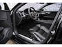 Volvo V60 2.0 T6 Plug-in hybrid AWD Ultra Dark | Adaptive Cruise Control | Head Up Display | 360 Camera | Schuif -/ Kanteldak | 19 Inch | Sportstoelen | Harman Kardon Audio | Memory | Adaptieve Koplampen |