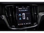 Volvo V60 2.0 T6 Plug-in hybrid AWD Ultra Dark | Adaptive Cruise Control | Head Up Display | 360 Camera | Schuif -/ Kanteldak | 19 Inch | Sportstoelen | Harman Kardon Audio | Memory | Adaptieve Koplampen |