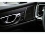 Volvo V60 2.0 T6 Plug-in hybrid AWD Ultra Dark | Black Edition | Adaptive Cruise Control | Head Up Display | 360 Camera | Schuif -/ Kanteldak | 19 Inch | Sportstoelen | Harman Kardon Audio | Memory | Adaptieve Koplampen |