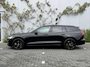 Volvo V60 2.0 T6 Plug-in hybrid AWD Ultra Dark | Black Edition | Adaptive Cruise Control | Head Up Display | 360 Camera | Schuif -/ Kanteldak | 19 Inch | Sportstoelen | Harman Kardon Audio | Memory | Adaptieve Koplampen |