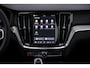 Volvo V60 2.0 T6 Plug-in hybrid AWD Ultra Dark | Adaptive Cruise Control | Head Up Display | 360 Camera | Schuif -/ Kanteldak | 19 Inch | Sportstoelen | Harman Kardon Audio | Memory | Adaptieve Koplampen |