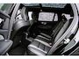 Volvo V60 2.0 T6 Plug-in hybrid AWD Ultra Dark | Black Edition | Adaptive Cruise Control | Head Up Display | 360 Camera | Schuif -/ Kanteldak | 19 Inch | Sportstoelen | Harman Kardon Audio | Memory | Adaptieve Koplampen |