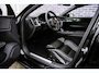 Volvo V60 2.0 T6 Plug-in hybrid AWD Ultra Dark | Black Edition | Adaptive Cruise Control | Head Up Display | 360 Camera | Schuif -/ Kanteldak | 19 Inch | Sportstoelen | Harman Kardon Audio | Memory | Adaptieve Koplampen |