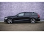 Volvo V60 2.0 T6 Plug-in hybrid AWD Ultra Dark | Adaptive Cruise Control | Head Up Display | 360 Camera | Schuif -/ Kanteldak | 19 Inch | Sportstoelen | Harman Kardon Audio | Memory | Adaptieve Koplampen |