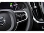Volvo V60 2.0 T6 Plug-in hybrid AWD Ultra Dark | Adaptive Cruise Control | Head Up Display | 360 Camera | Schuif -/ Kanteldak | 19 Inch | Sportstoelen | Harman Kardon Audio | Memory | Adaptieve Koplampen |