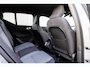 Volvo XC40 2.0 B3 Plus Dark | Adaptieve Cruise Control | 360° Parkeercamera | Standkachel | Donker Getint Glas | Dodehoek Detectie | Stoel-/Stuurverwarming | Trekhaak |