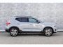 Volvo XC40 2.0 B3 Plus Dark | Adaptieve Cruise Control | 360° Parkeercamera | Standkachel | Donker Getint Glas | Dodehoek Detectie | Stoel-/Stuurverwarming | Trekhaak |