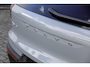Volvo XC40 2.0 B3 Plus Dark | Adaptieve Cruise Control | 360° Parkeercamera | Standkachel | Donker Getint Glas | Dodehoek Detectie | Stoel-/Stuurverwarming | Trekhaak |