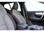 Volvo XC40 2.0 B3 Plus Dark | Adaptieve Cruise Control | 360° Parkeercamera | Standkachel | Donker Getint Glas | Dodehoek Detectie | Stoel-/Stuurverwarming | Trekhaak |
