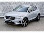 Volvo XC40 2.0 B3 Plus Dark | Adaptieve Cruise Control | 360° Parkeercamera | Standkachel | Donker Getint Glas | Dodehoek Detectie | Stoel-/Stuurverwarming | Trekhaak |