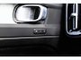 Volvo XC40 2.0 B3 Plus Dark | Adaptieve Cruise Control | 360° Parkeercamera | Standkachel | Donker Getint Glas | Dodehoek Detectie | Stoel-/Stuurverwarming | Trekhaak |