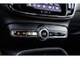 Volvo XC40 2.0 B3 Plus Dark | Adaptieve Cruise Control | 360° Parkeercamera | Standkachel | Donker Getint Glas | Dodehoek Detectie | Stoel-/Stuurverwarming | Trekhaak |