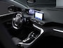 Peugeot 5008 1.2 PureTech Allure Avantage Sport (PANORAMADAK,APPLE CARPLAY,NAVI,CAMERA,360 VIEW,GETINT,LED,SPORTSTOELEN,LM VELGEN)