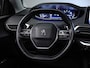 Peugeot 5008 1.2 PureTech Allure Avantage Sport (PANORAMADAK,APPLE CARPLAY,NAVI,CAMERA,360 VIEW,GETINT,LED,SPORTSTOELEN,LM VELGEN)