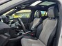 Peugeot e-2008 EV GT Pack 50 kWh Schuifdak | Alcantara | Navigatie | SOH 92.5%