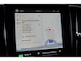 Volvo V60 T8 Plug-in hybrid AWD Ultra Dark | Panoramadak | Trekhaak | 360 graden camera | head-up display | Verwarmbare voorstoelen, achterbank en stuurwiel | Premium audio by Harman Kardon | Apple carplay/Android auto