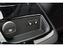 Volvo V60 T8 Plug-in hybrid AWD Ultra Dark | Panoramadak | Trekhaak | 360 graden camera | head-up display | Verwarmbare voorstoelen, achterbank en stuurwiel | Premium audio by Harman Kardon | Apple carplay/Android auto