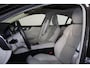 Volvo S60 Recharge T8 AWD Ultimate Bright - Panorama/schuifdak - IntelliSafe Assist & Surround - 360º Camera - Harman/Kardon audio - Adaptieve LED koplampen - Verwarmde voorstoelen, stuur & achterbank - Parkeersensoren voor & achter - Elektr. bedienb. voorstoelen met geheugen - Head up display - 18' LMV