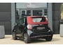 smart EQ Fortwo cabrio Comfort PLUS 18 kWh | 82 PK | Leder | Stoelverwarming | Achteruitrijcamera | Smart Fortwo Cabrio EQ Comfort PLUS 82 PK met elektrische aandrijving en 18 kWh-accu, lederen bekleding, verwarmde voorstoelen, automatische airconditioning, elektrisch bedienbare cabriokap,