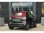 smart EQ Fortwo cabrio Comfort PLUS 18 kWh | 82 PK | Leder | Stoelverwarming | Achteruitrijcamera | Smart Fortwo Cabrio EQ Comfort PLUS 82 PK met elektrische aandrijving en 18 kWh-accu, lederen bekleding, verwarmde voorstoelen, automatische airconditioning, elektrisch bedienbare cabriokap,