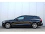 Volvo V60 T8 Plug-in hybrid AWD Ultra Dark | Panoramadak | Trekhaak | Premium audio by Harman Kardon | Head-up display | 360 graden camera | Verwarmbare voorstoelen en stuurwiel |