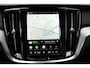Volvo V60 T8 Plug-in hybrid AWD Ultra Dark | Panoramadak | Trekhaak | Premium audio by Harman Kardon | Head-up display | 360 graden camera | Verwarmbare voorstoelen en stuurwiel |
