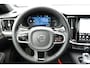 Volvo V60 T8 Plug-in hybrid AWD Ultra Dark | Panoramadak | Trekhaak | Premium audio by Harman Kardon | Head-up display | 360 graden camera | Verwarmbare voorstoelen en stuurwiel |
