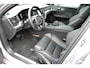 Volvo V60 T8 Plug-in hybrid AWD Ultra Dark | Panoramadak | Trekhaak | Premium audio by Harman Kardon | Head-up display | 360 graden camera | Verwarmbare voorstoelen en stuurwiel |