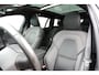 Volvo V60 T8 Plug-in hybrid AWD Ultra Dark | Panoramadak | Trekhaak | Premium audio by Harman Kardon | Head-up display | 360 graden camera | Verwarmbare voorstoelen en stuurwiel |