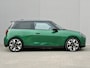 MINI Mini Electric 3-Deurs Cooper SE Paul Smith Ed. S 54.2 kWh / SOH 98% / 3 Fasen / Fabrieksgarantie tot 30-12-2027 / Navigatie / CCS snel laden / Apple Carplay Android / Stuur & Stoelverwarming / Elektrisch verstelbare Stoelen / Climate Control / 360 Graden Camera / Harman/Kardon / HUD /