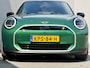 MINI Mini Electric 3-Deurs Cooper SE Paul Smith Ed. S 54.2 kWh / SOH 98% / 3 Fasen / Fabrieksgarantie tot 30-12-2027 / Navigatie / CCS snel laden / Apple Carplay Android / Stuur & Stoelverwarming / Elektrisch verstelbare Stoelen / Climate Control / 360 Graden Camera / Harman/Kardon / HUD /