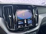 Volvo XC60 2.0 B5 AWD R-Design | Trekhaak | Adaptieve cruise control | Harman/Kardon | Panorama dak | Stoelverwarming |