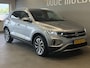 Volkswagen T-Roc 1.5 TSI Style | Adaptive cruise | IQ light | Massage | Digidash | Achteruitrijcamera | Clima | Stoelverwarming |