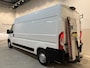 Peugeot Boxer 335 2.2 BlueHDi 140 PK L3H2 Premium / Dhollandia Laadklep / Euro 6 / Airco / Camera / Cruise Control / Navigatie / 3-Zits / 40.000 KM !!