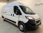 Peugeot Boxer 335 2.2 BlueHDi 140 PK L3H2 Premium / Dhollandia Laadklep / Euro 6 / Airco / Camera / Cruise Control / Navigatie / 3-Zits / 40.000 KM !!