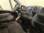 Peugeot Boxer 335 2.2 BlueHDi 140 PK L3H2 Premium / Dhollandia Laadklep / Euro 6 / Airco / Camera / Cruise Control / Navigatie / 3-Zits / 40.000 KM !!