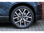 Volvo EX30 Single Motor Extended Range Ultra 69 kWh 45th Anniversary Edition | 5 jaar garantie - (2 jaar extra fabrieksgarantie) | Zwarte Interieur Bekleding | 20 inch lichtmetalen velgen | Getint glas achter | Verwarmde voorstoelen en stuurwiel | Panoramadak | 360 Graden Camera | Premium Aduio By Harman Kardon | Draadloze telefoonlader | Pilot Assist | Parkeerassistent |