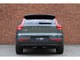 Volvo EX40 Single Motor Extended Range Ultra Europa 82 kWh | 45th Anniversary Edition | Panoramisch schuif-/ kanteldak | Harman Kardon | Elektrisch verstelbare voorstoelen met geheugen functie | 5 jaar garantie - (2 jaar extra fabrieksgarantie) | 20 inch lichtmetalen velgen | Extra getint glas achter | Verwarmde voorstoelen en stuurwiel | Pilot assist | Adaptieve cruise control