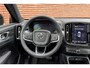Volvo EX40 Single Motor Extended Range Ultra Europa 82 kWh | 45th Anniversary Edition | Panoramisch schuif-/ kanteldak | Harman Kardon | Elektrisch verstelbare voorstoelen met geheugen functie | 5 jaar garantie - (2 jaar extra fabrieksgarantie) | 20 inch lichtmetalen velgen | Extra getint glas achter | Verwarmde voorstoelen en stuurwiel | Pilot assist | Adaptieve cruise control